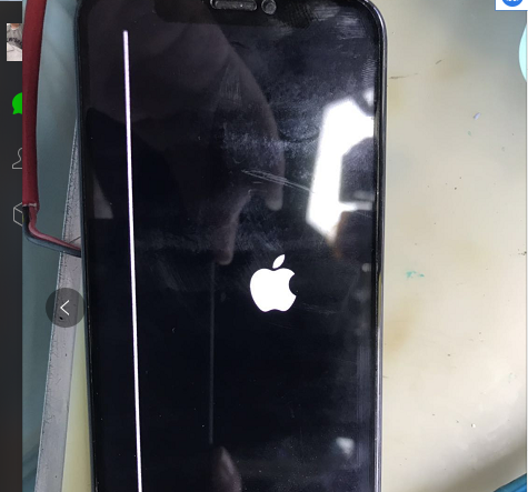 二修搬板iPhone X手机开机花屏维修