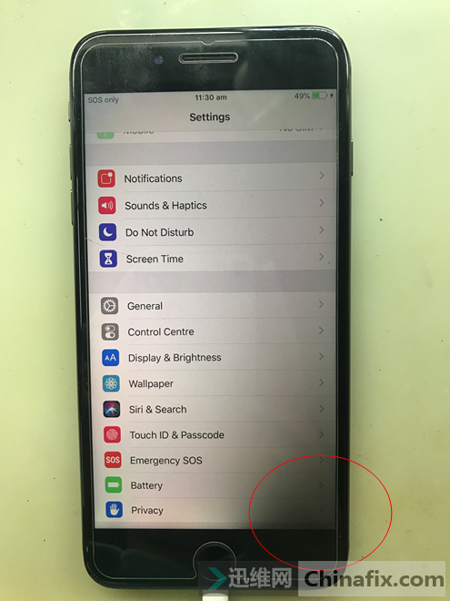 iPhone 8 Plus手机屏幕右下角不亮，阴阳屏故障维修