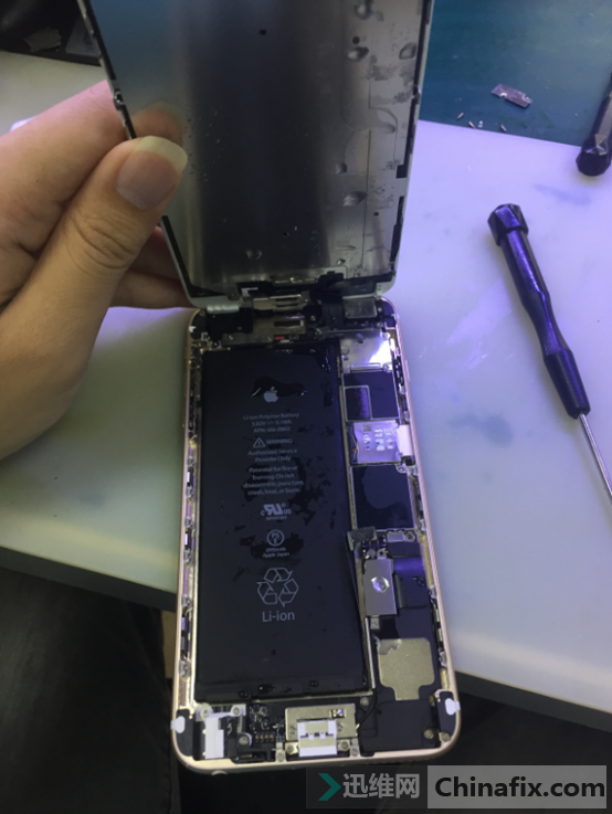 iPhone6 Plus手机进水不开机维修