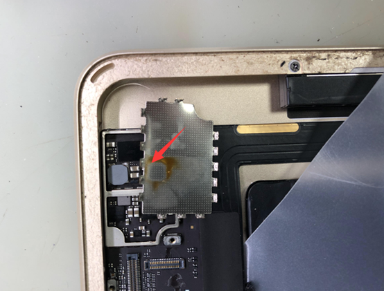 iPad 6使用中黑屏不开机维修