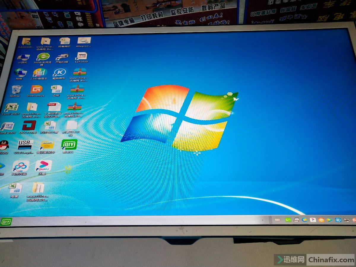 三星s32e360f进雾气