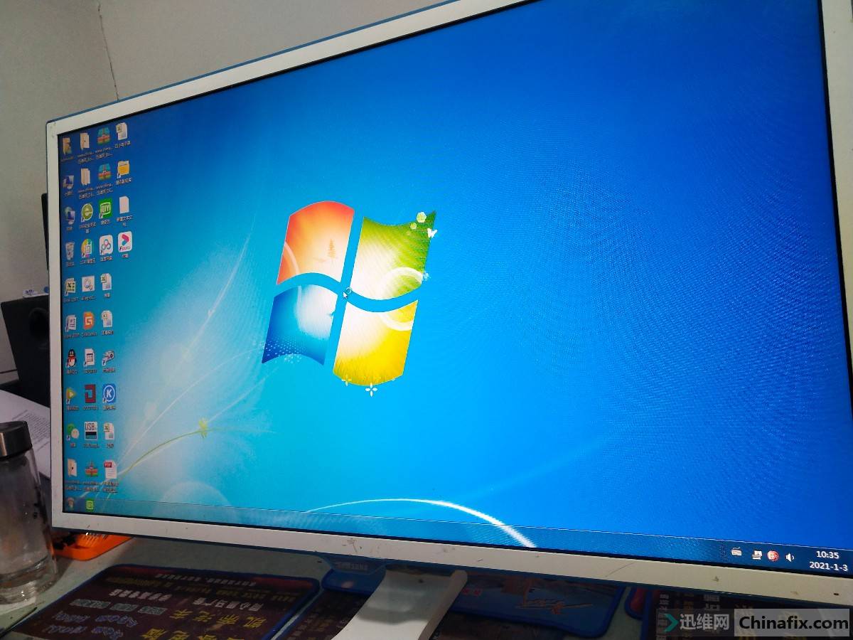 三星s32e360f进雾气