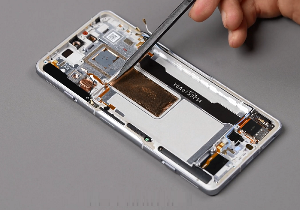 redmi首款游戏手机k40游戏增强版拆机内部结构大揭秘