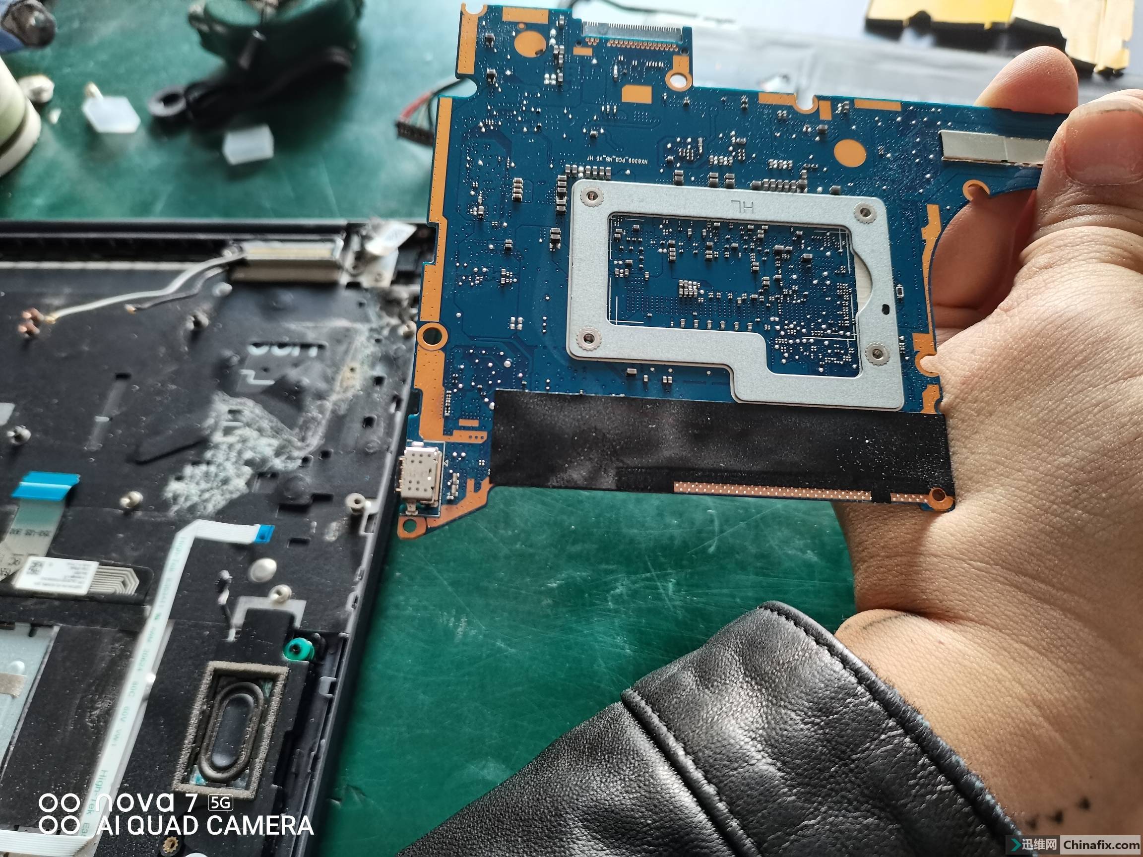 华为笔记本电脑大面积进水{:抱抱