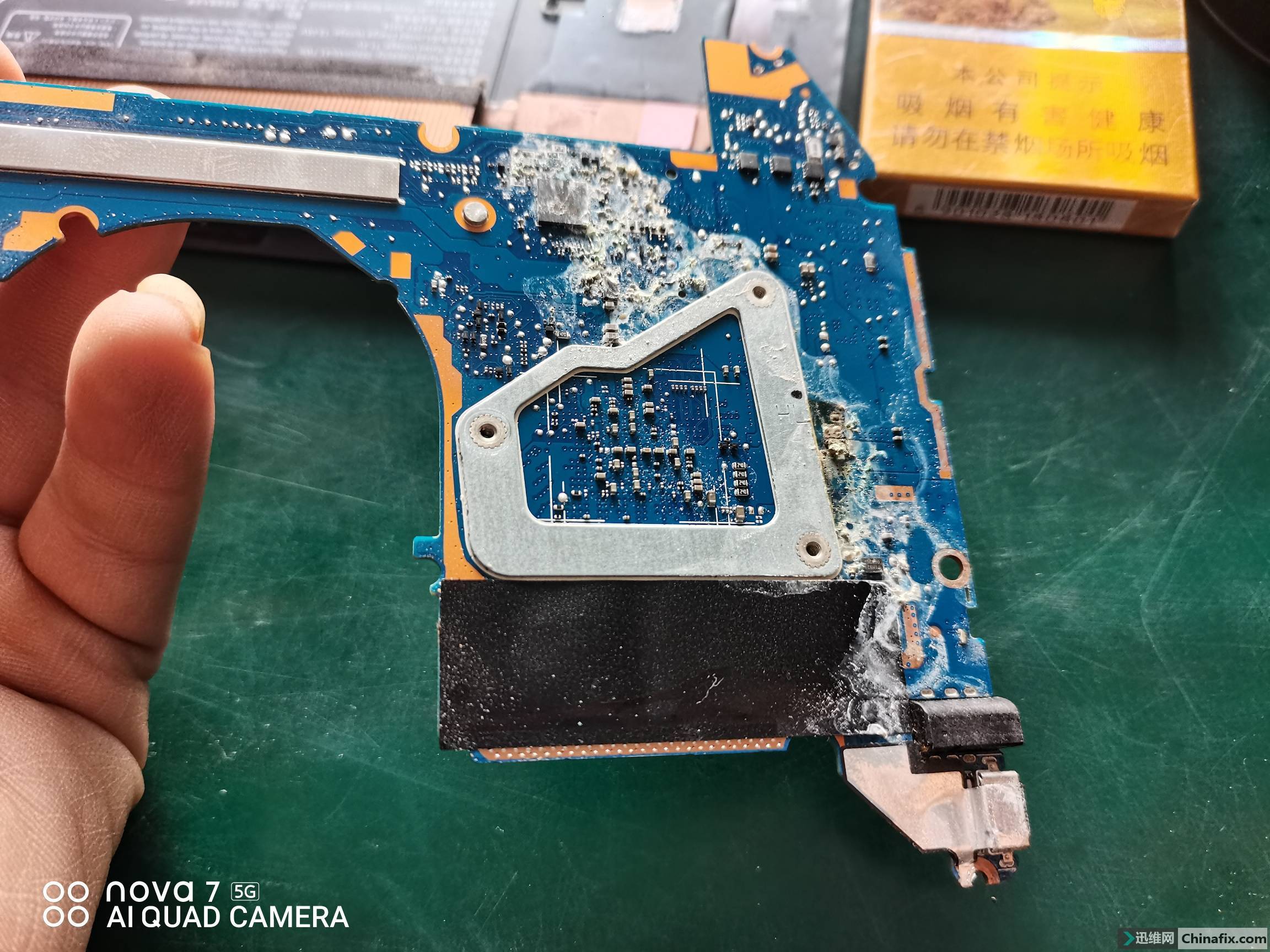 华为笔记本电脑大面积进水{:抱抱