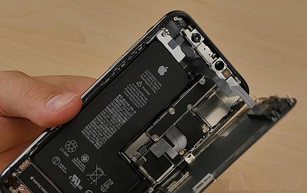 iPhone XS 开机显示恢复界面故障维修