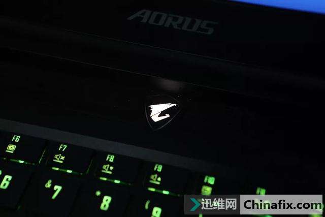 �¿��AORUS X5������i7-8850H+GTX1070��ɢ��ѹס�����ܱ뺷��