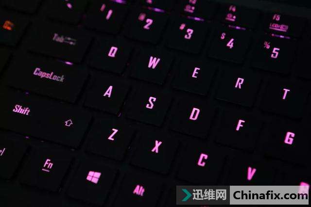 �¿��AORUS X5������i7-8850H+GTX1070��ɢ��ѹס�����ܱ뺷��