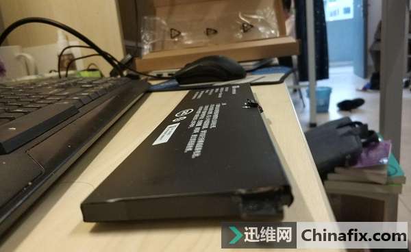 小米笔记本电池鼓包问题曝光:要步三星后尘吗
