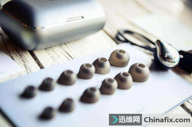 你还在用老旧过时的有线耳机吗?指甲大小的真无线耳机了解一下