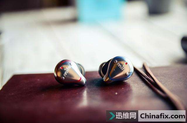 你还在用老旧过时的有线耳机吗?指甲大小的真无线耳机了解一下