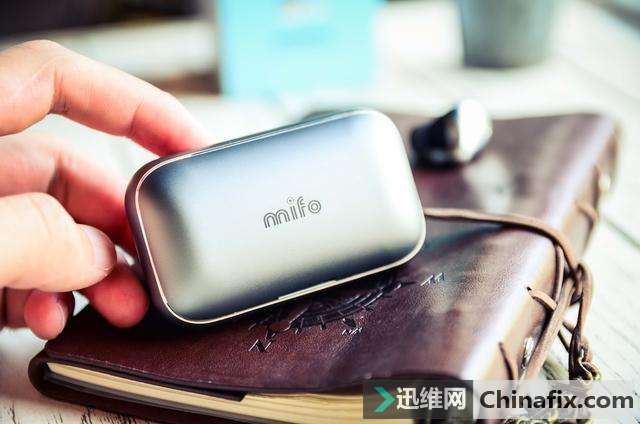 你还在用老旧过时的有线耳机吗?指甲大小的真无线耳机了解一下