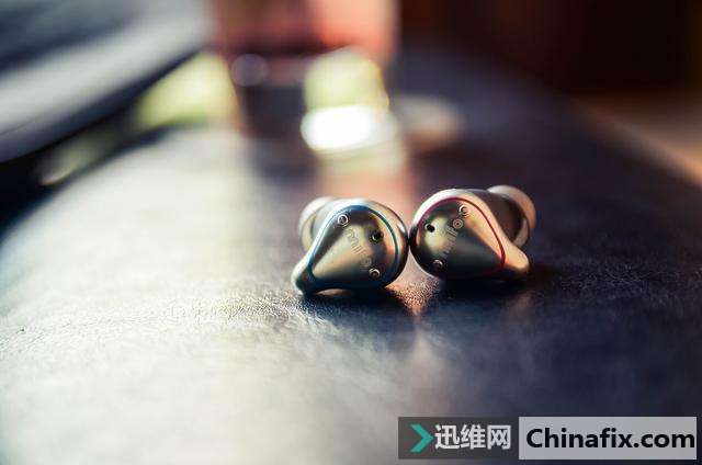 你还在用老旧过时的有线耳机吗?指甲大小的真无线耳机了解一下