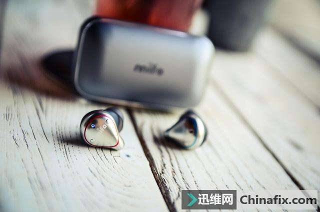 你还在用老旧过时的有线耳机吗?指甲大小的真无线耳机了解一下