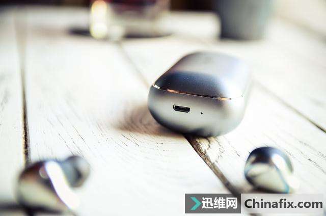 你还在用老旧过时的有线耳机吗?指甲大小的真无线耳机了解一下