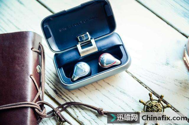 你还在用老旧过时的有线耳机吗?指甲大小的真无线耳机了解一下
