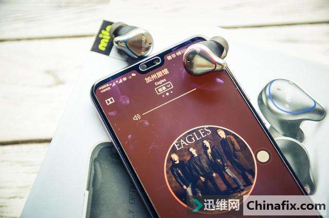 你还在用老旧过时的有线耳机吗?指甲大小的真无线耳机了解一下