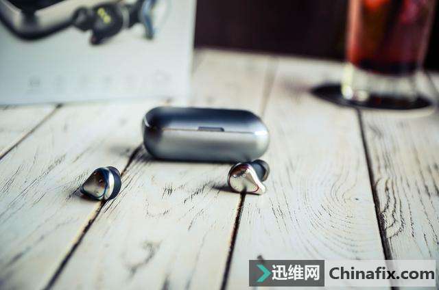 你还在用老旧过时的有线耳机吗?指甲大小的真无线耳机了解一下