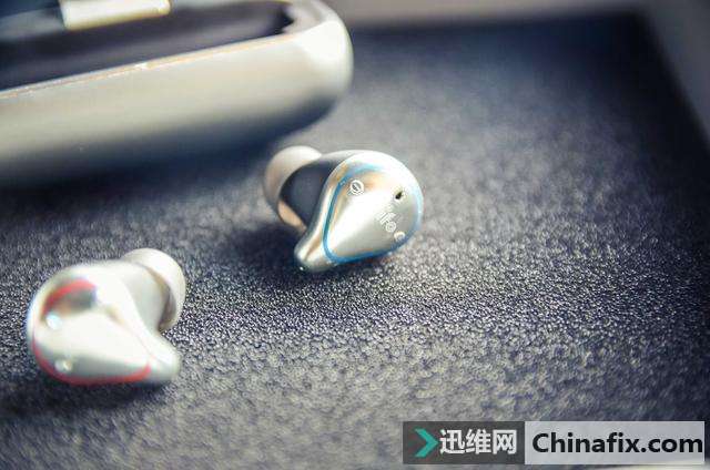 你还在用老旧过时的有线耳机吗?指甲大小的真无线耳机了解一下