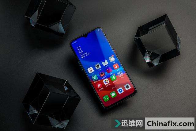 华为三星纷纷发力折叠屏手机 这会是手机形态的未来吗?