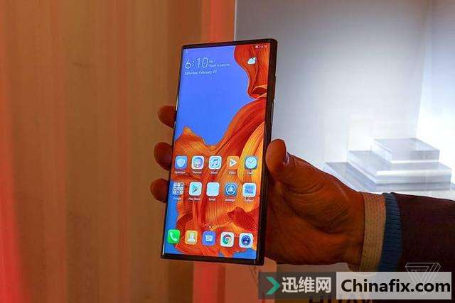 华为三星纷纷发力折叠屏手机 这会是手机形态的未来吗?