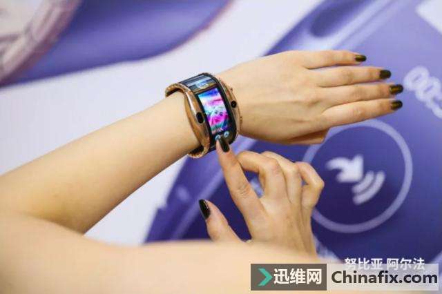 首款可穿戴柔屏腕机,努比亚国内正式亮相!