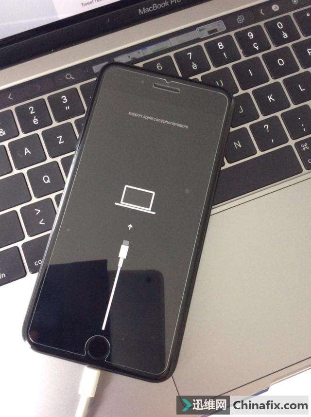 iPhone 11µع⣺򽫷LightningӿתUSB-C