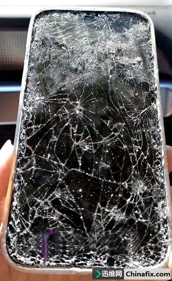 iphone13pro屏幕碎了官方维修报价出炉摔一次几千块没有了